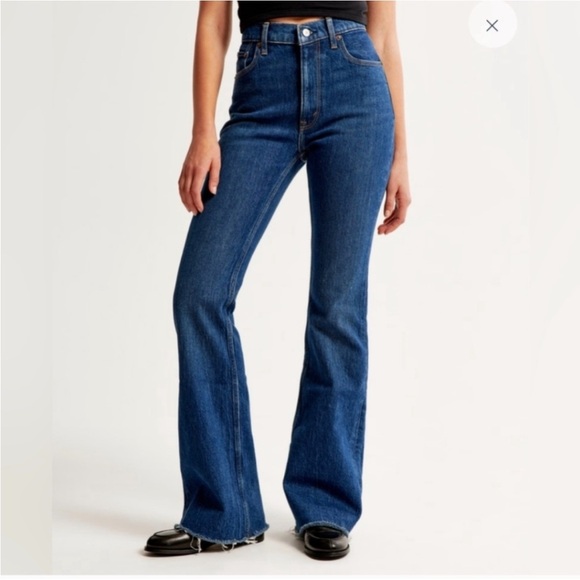 Abercrombie & Fitch The Flare Ultra High Rise Jean Size 27 / 4 Short - Picture 1 of 5